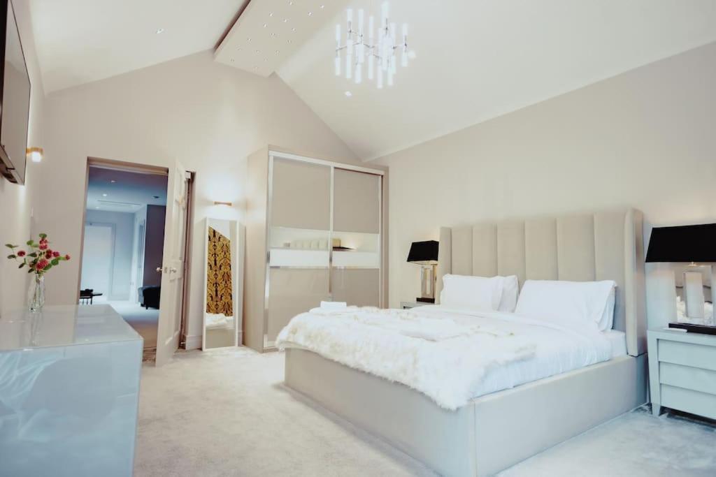3-Story Townhouse - Sleeps 8 Apartment ลีดส์ ภายนอก รูปภาพ